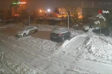 Malatya&rsquo;da rezidansın &ccedil;&ouml;kme anı kamerada