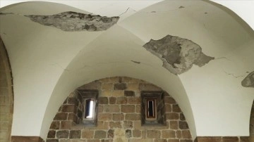 Malatya'da tarihi yapılar da depremden etkilendi