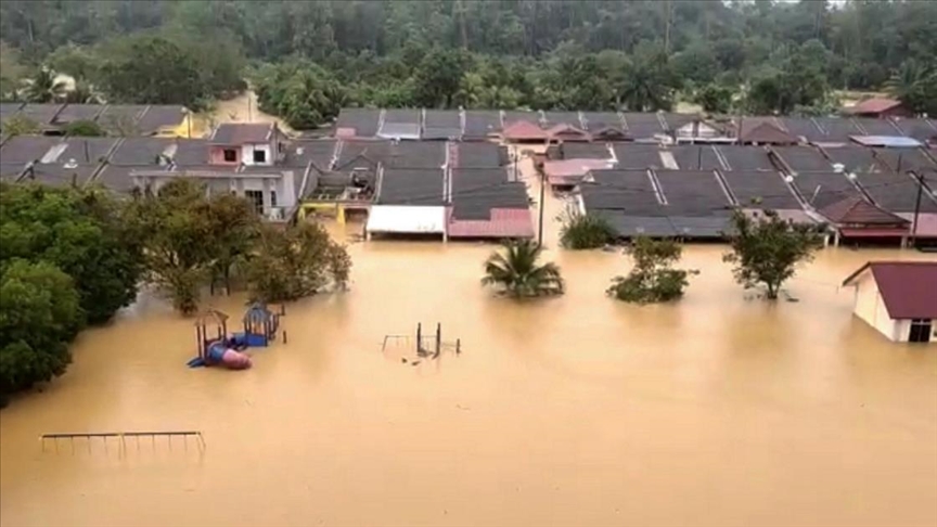 Malezya'daki sel baskınlarında tahliye edilenlerin sayısı 20 bine yaklaştı