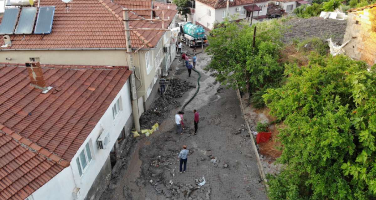 Manisa'da bir mahalle sel felaketi yaşadı