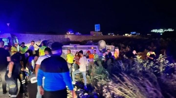 Manisa'da işçi servisi tarlaya uçtu: 12 yaralı