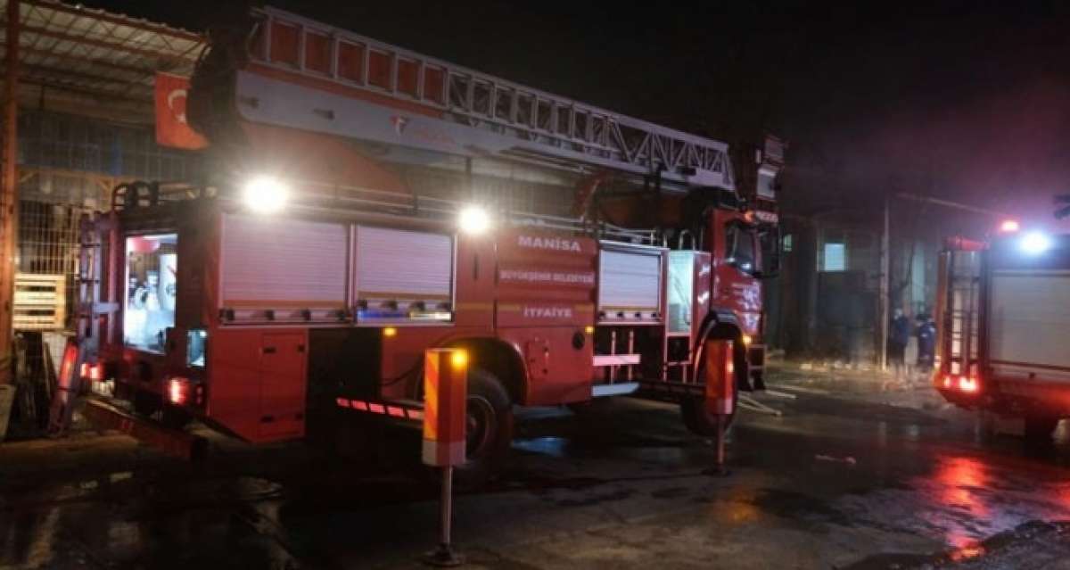 Manisa'da sanayi sitesinde korkutan yangın