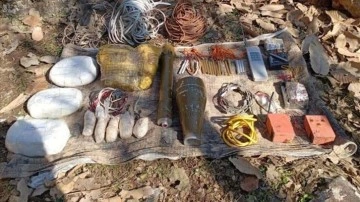 Mardin kırsalında terör örgütü PKK'ya ait patlayıcı ve yaşam malzemesi ele geçirildi