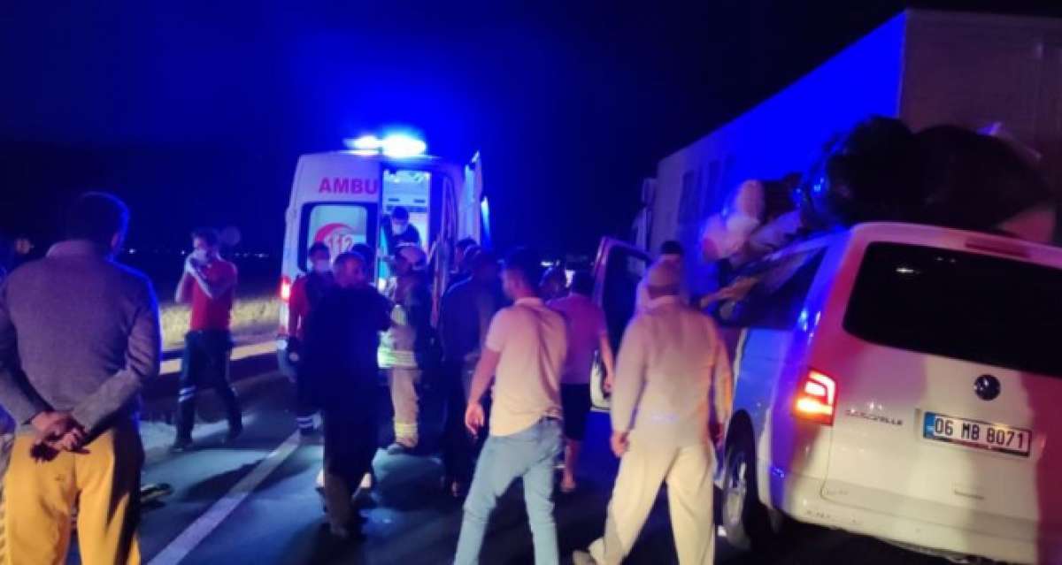 Mardin'de hafif ticari araç tıra arkadan çarptı: 6 yaralı
