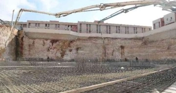 Mardin’de kapalı otopark projesinin ilk betonu döküldü