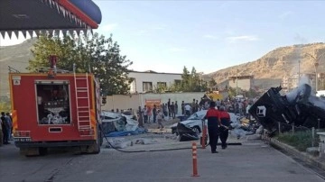 Mardin'de kaza yapan araçlara müdahale edenlere tır çarptı, 16 kişi hayatını kaybetti