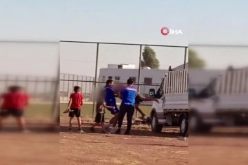 Mardin'de pes dedirten görüntüler! Antrenör küçük çocuğu yerden yere vurdu