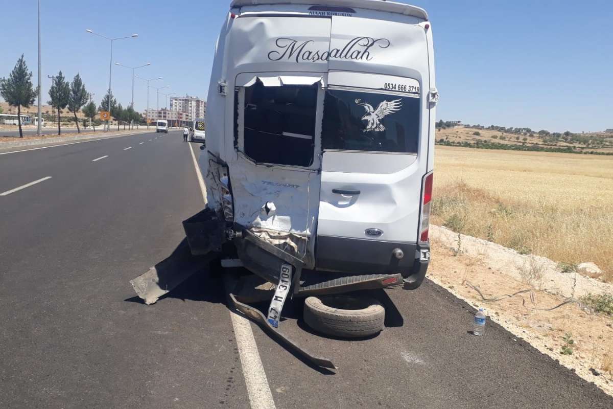 Mardin'de pikap öğretmen servisi ile çarpıştı: 7'si öğretmen 9 yaralı