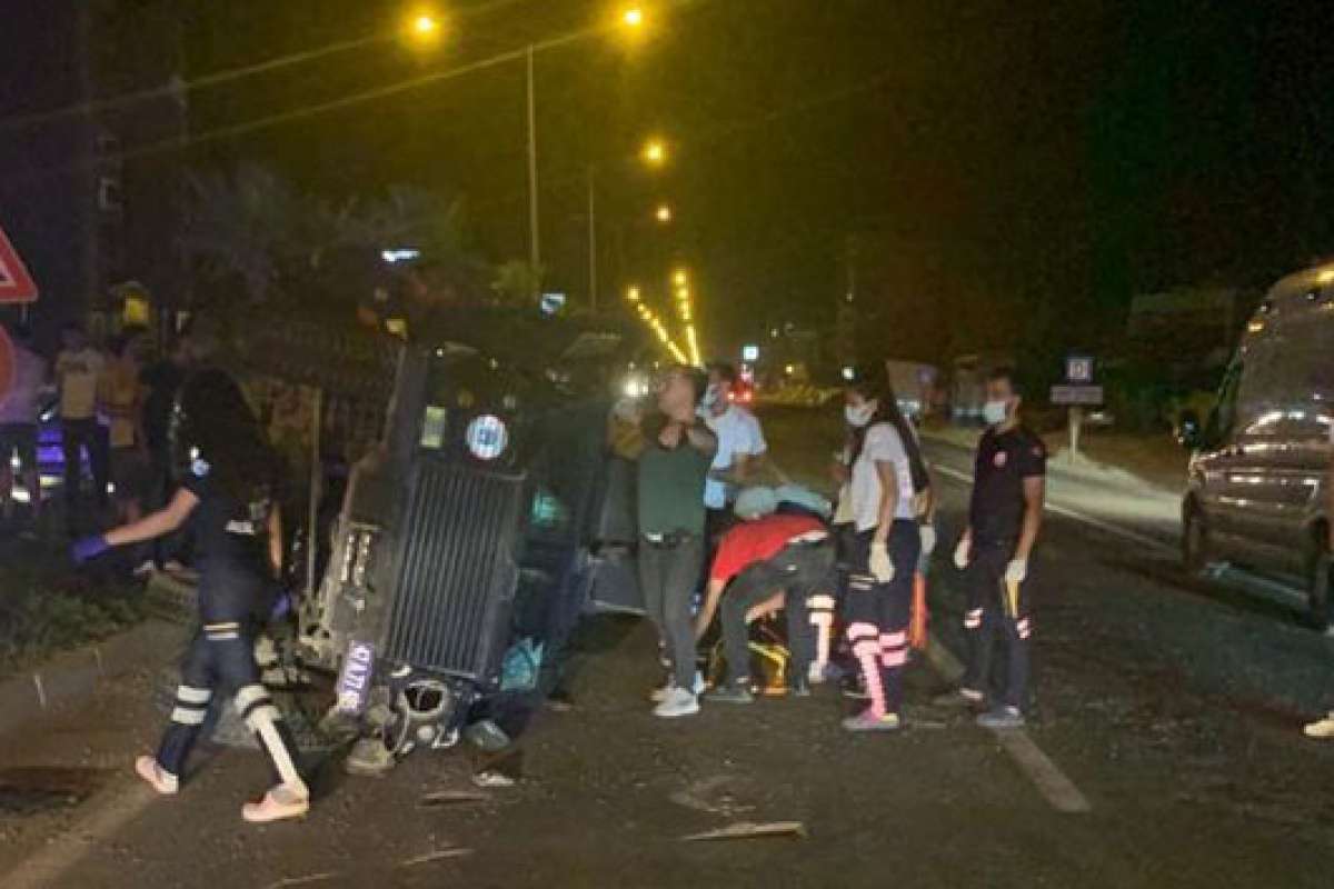 Mardin'de zırhlı polis aracı köpeğe çarpmamak için manevra yaptı, 2'si polis 3 yaralı
