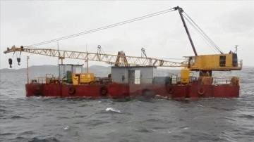 Marmara Adası açıklarında sürüklenen şat limana çekildi