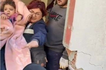 Marmaris Belediyesi ekipleri baba ve 3 kızını sağ kurtardı