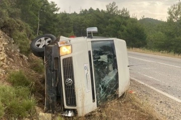 Marmaris’te personel taşıyan minibüs kaza yaptı: 8 yaralı