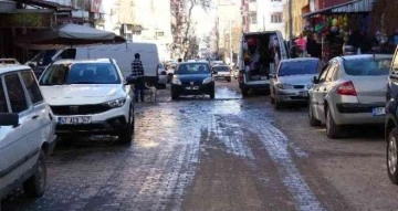 Mazıdağı’nda cadde ve sokaklarda yolların bozuk olması vatandaşı bezdirdi