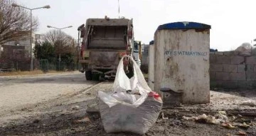 Mazıdağı’nda çöplerin toplanmaması tepkiye neden oldu