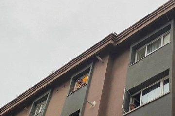 Mecidiyeköy'de 5 katlı binada korkutan yangın