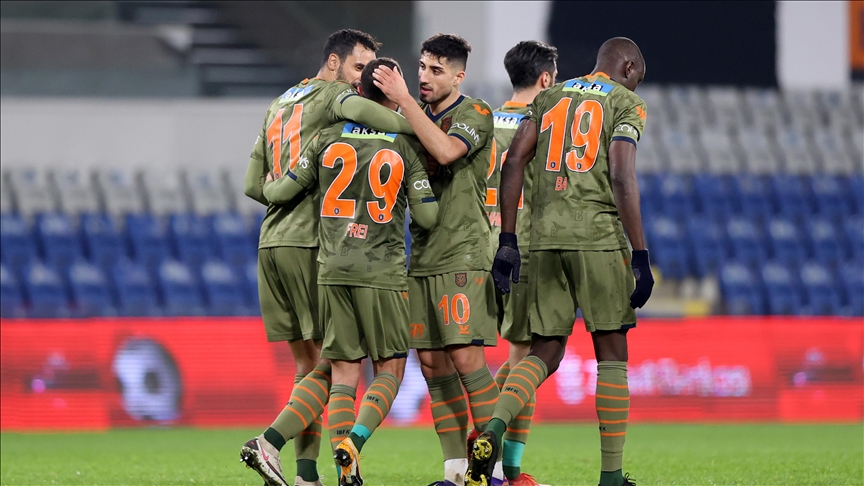 Medipol Başakşehir kupada farklı kazandı