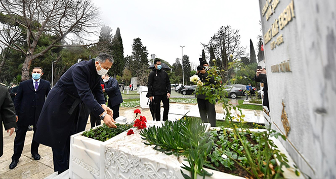 Mehmet Akif Ersoy mezarı başında dualarla anıldı