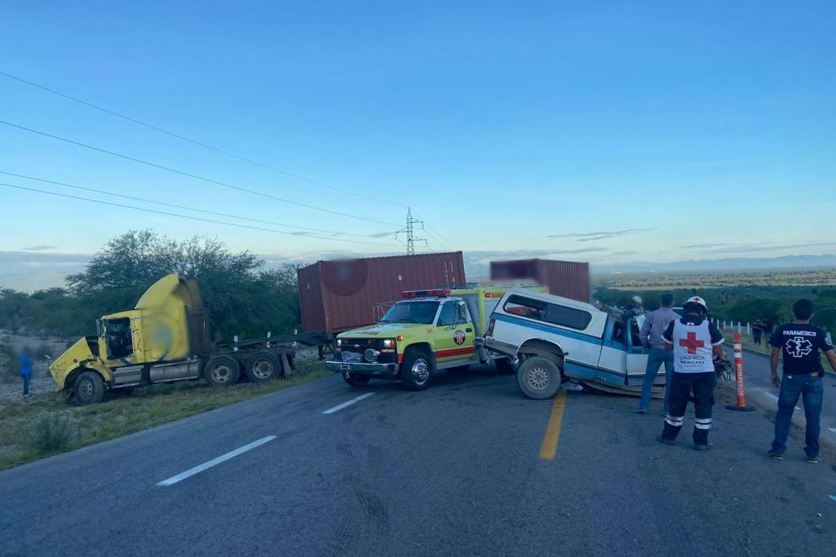 Meksika'da kamyonetle tır kafa kafaya çarpıştı: 3 ölü