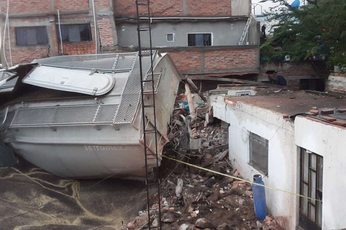 Meksika'da raydan çıkan tren 4 eve zarar verdi: 1 ölü, 3 yaralı