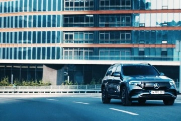 Mercedes-Benz, yeni elektrikli kompakt SUV modelini tanıttı
