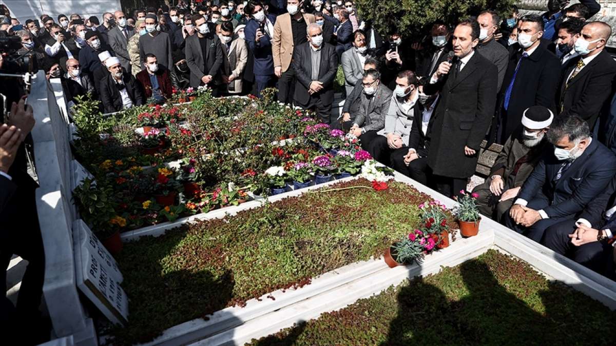 Merhum başbakanlardan Necmettin Erbakan mezarı başında anıldı
