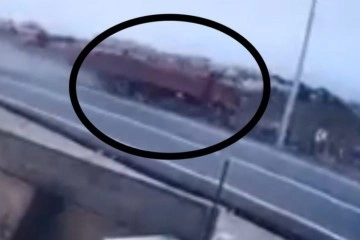 Mersin'de feci kamyon kazası güvenlik kamerasında