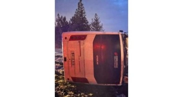 Mersin&rsquo;de midib&uuml;s devrildi: 12 yaralı