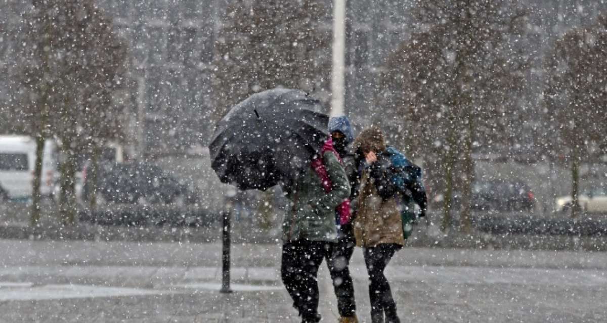 Meteoroloji duyurdu: 'İstanbul'da kar kalındığı 30 santimetreye çıkacak'