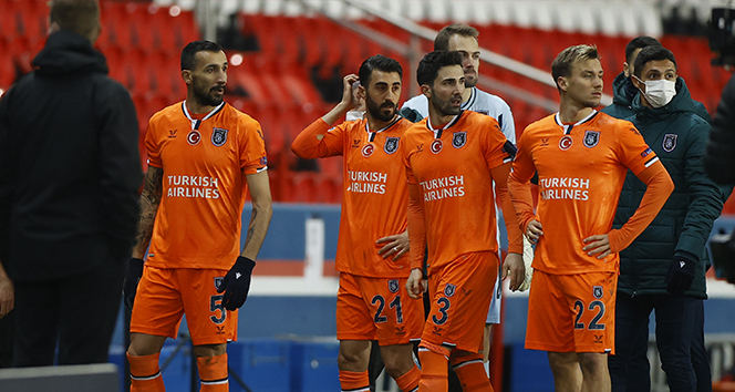 Milli futbolculardan Başakşehir'e destek