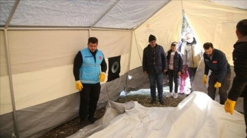Milli güreşçi Rıza Kayaalp, depremzedeler için çadır kurdu