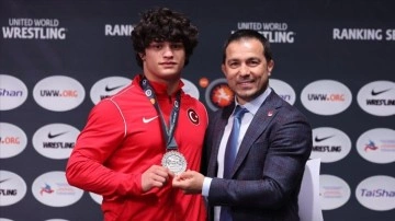 Milli güreşçiler, Kırgizistan'da 3 madalya daha kazandı