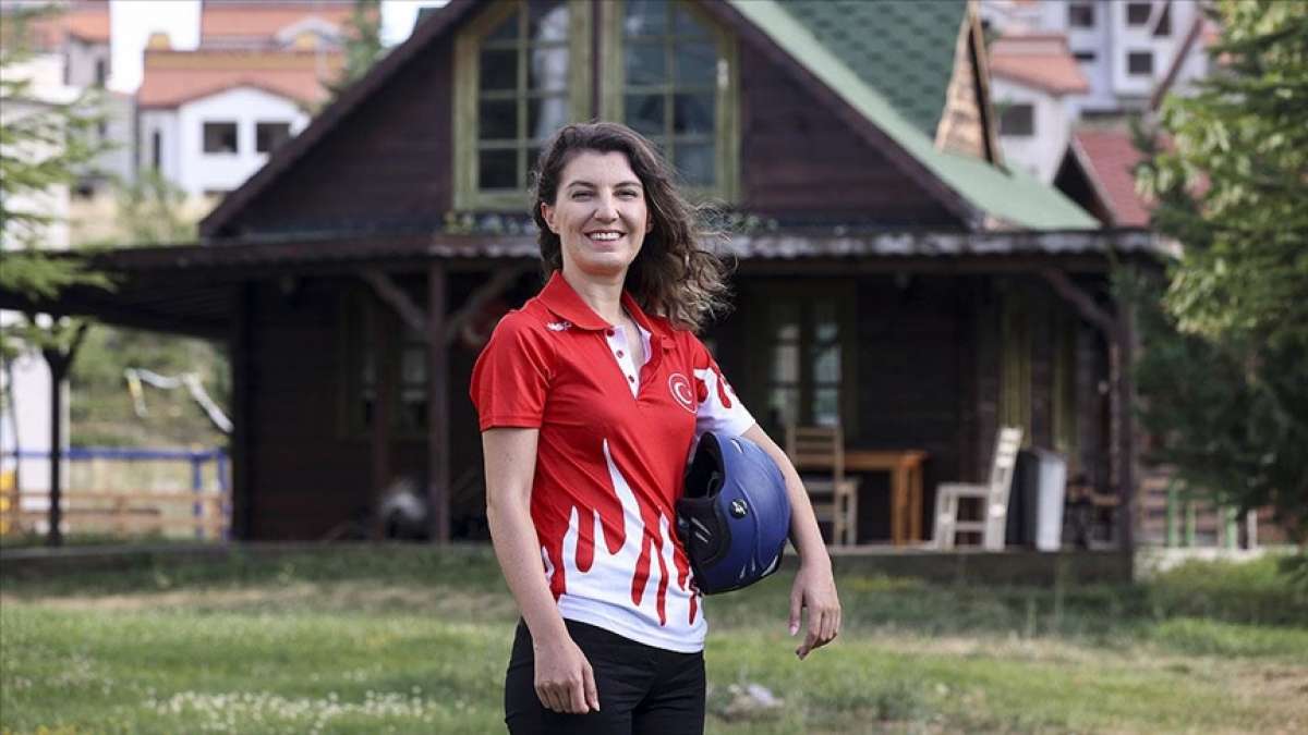 Milli paraşütçü Merve Gülşah Arslan'dan 'uçuş rekoru'