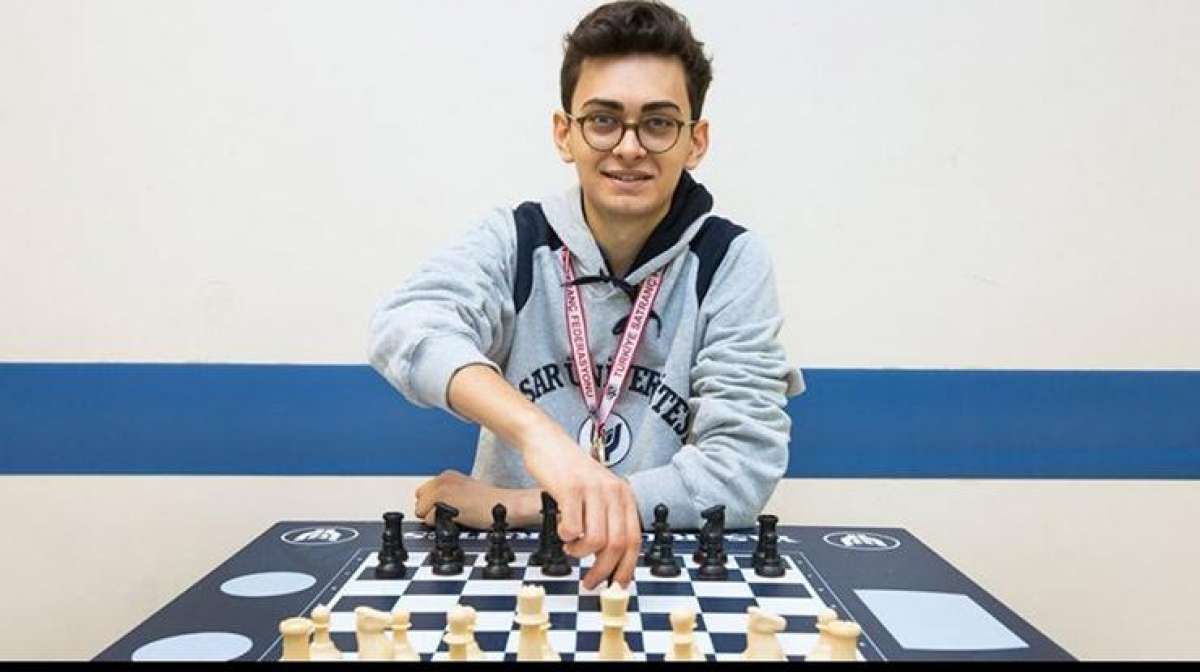 Milli satranççı Vahap Şanal Sırbistanda şampiyon oldu