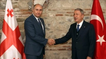 Milli Savunma Bakanı Akar, Gürcistan Savunma Bakanı Burchuladze ile bir araya geldi