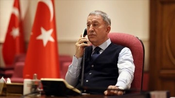 Milli Savunma Bakanı Akar, Macar mevkidaşı ile telefonda görüştü