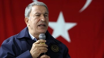 Milli Savunma Bakanı Akar: Mehmetçik hudutlardan yasa dışı geçişlere asla izin vermiyor