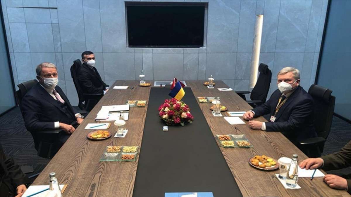 Milli Savunma Bakanı Akar, Ukraynalı mevkidaşı Taran ile görüştü