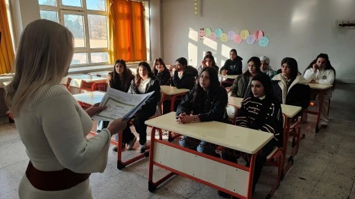 Milyonluk Bağış&ccedil;ı &Ouml;ğretmen 'Psikoz' &Ccedil;ıkmadı! İlk İşi &Ouml;ğrencilerine Koşmak Oldu