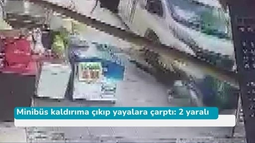 Minibüs kaldırıma çıkıp yayalara çarptı: 2 yaralı
