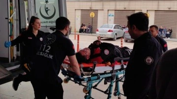 Minibüsle çarpışan motosikletli polis yaralandı