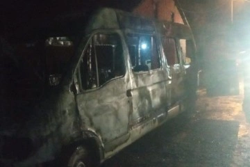 Minib&uuml;s&uuml; alev alev yanan baba: "Bence oğlum yaktı"