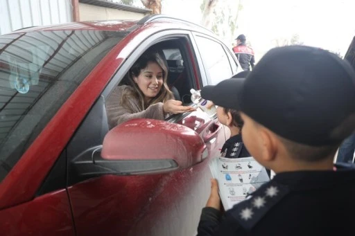 Minik Ellerin Gurur N&ouml;beti: Yollar Bug&uuml;n Umuda &Ccedil;ıkıyor!