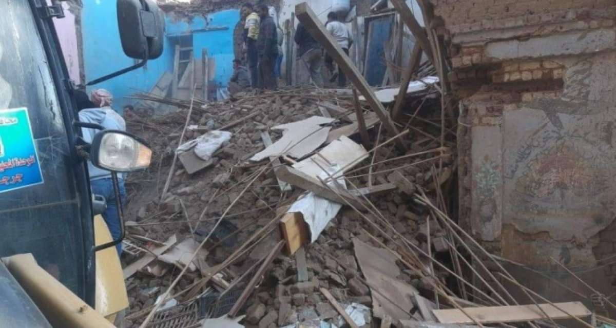 Mısır'da 3 katlı bina çöktü: 4 ölü