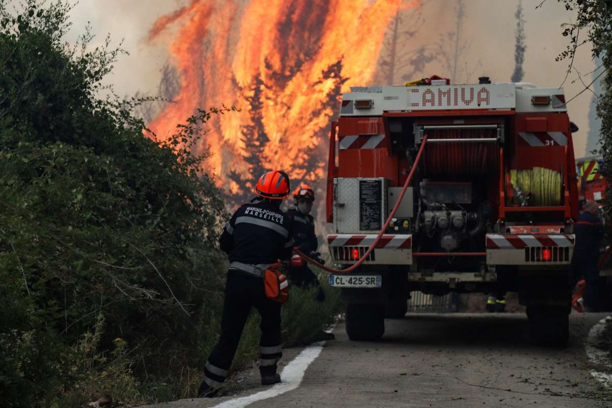 Mora Yarımadası'ndaki yangınlar devam ediyor