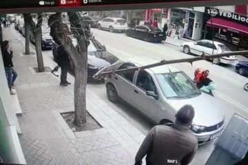 Motosikletini çalan hırsızı üstüne atlayarak yakaladı