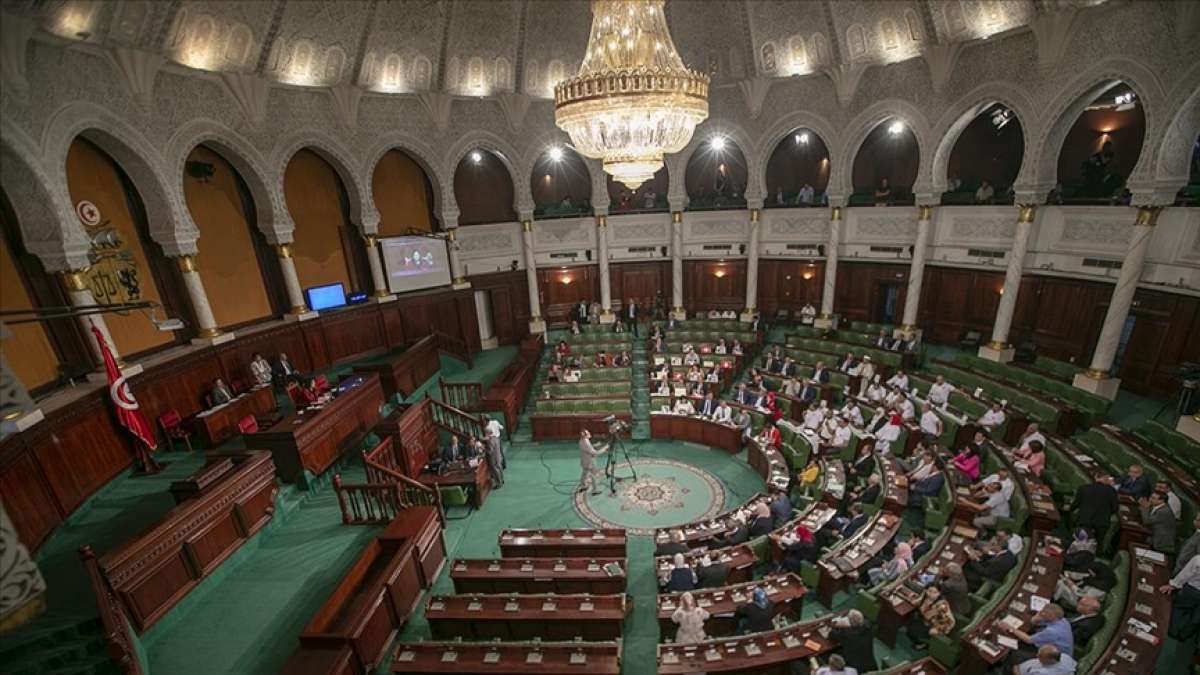 muhalif parti başkanı Abir Musi'ye üç gün parlamento genel kuruluna giriş yasağı getirildi