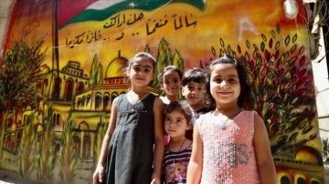 Mülteci kamplarının duvarları güre Filistinlilerin umutlarını ve hürriyet tutkularını yansıtıyor
