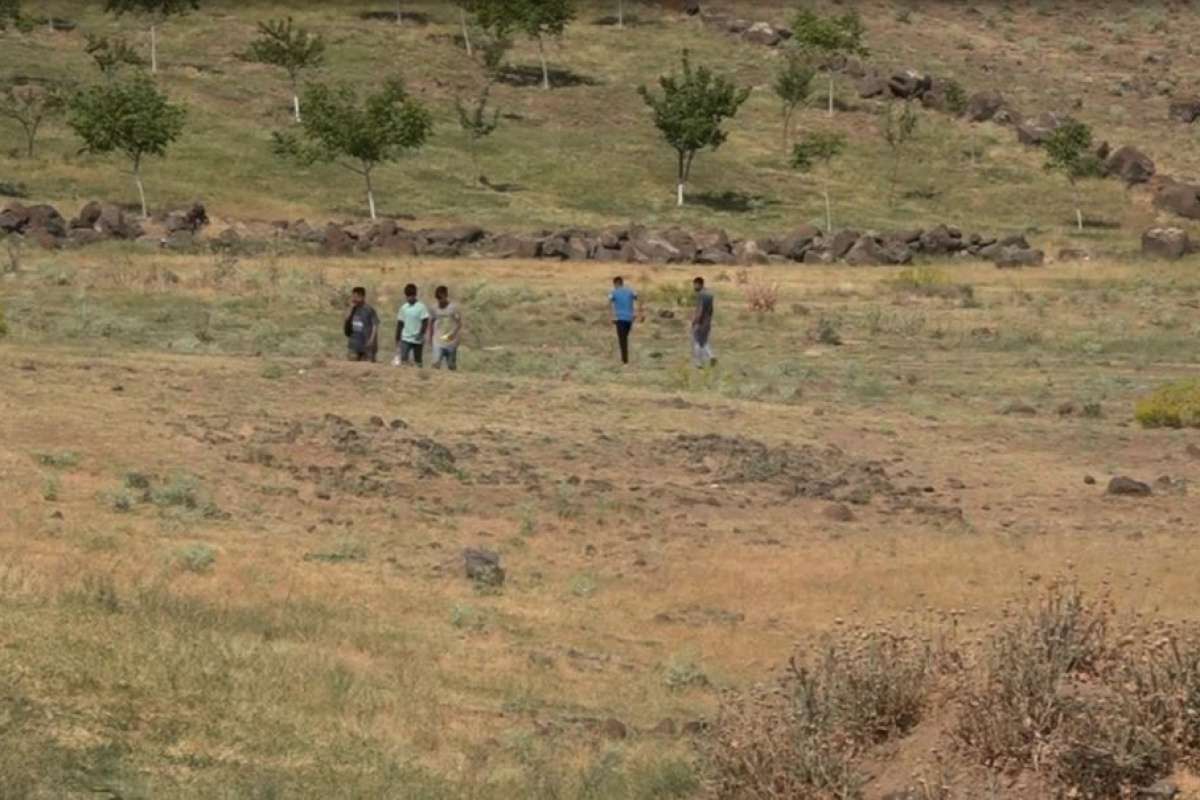Muradiye'de 25 düzensiz göçmen yakalandı