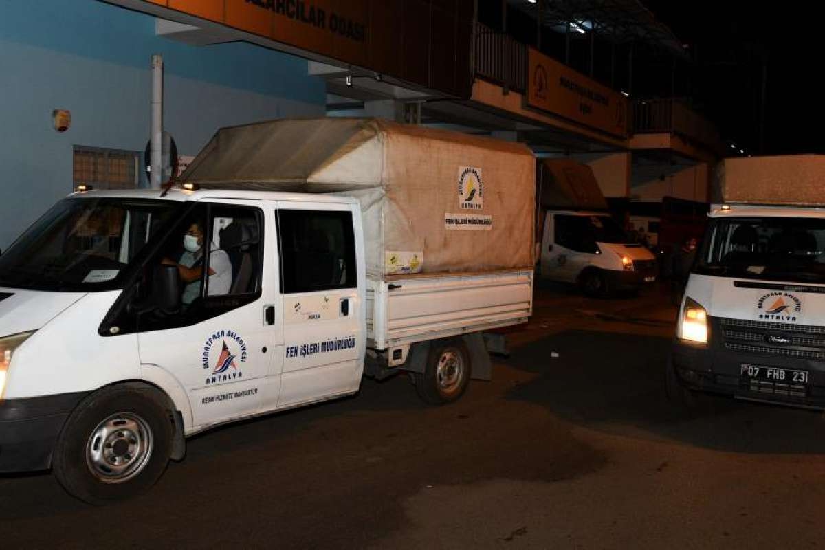 Muratpaşa'dan Manavgat'a 15 araç yardım malzemesi