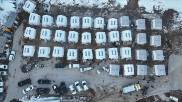 Muş Valiliği koordinesindeki ekipler, Nurhak ilçesindeki depremzedeler için çadır kent kurdu
